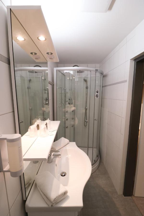 Petul Ernestine Aparthotel 3*