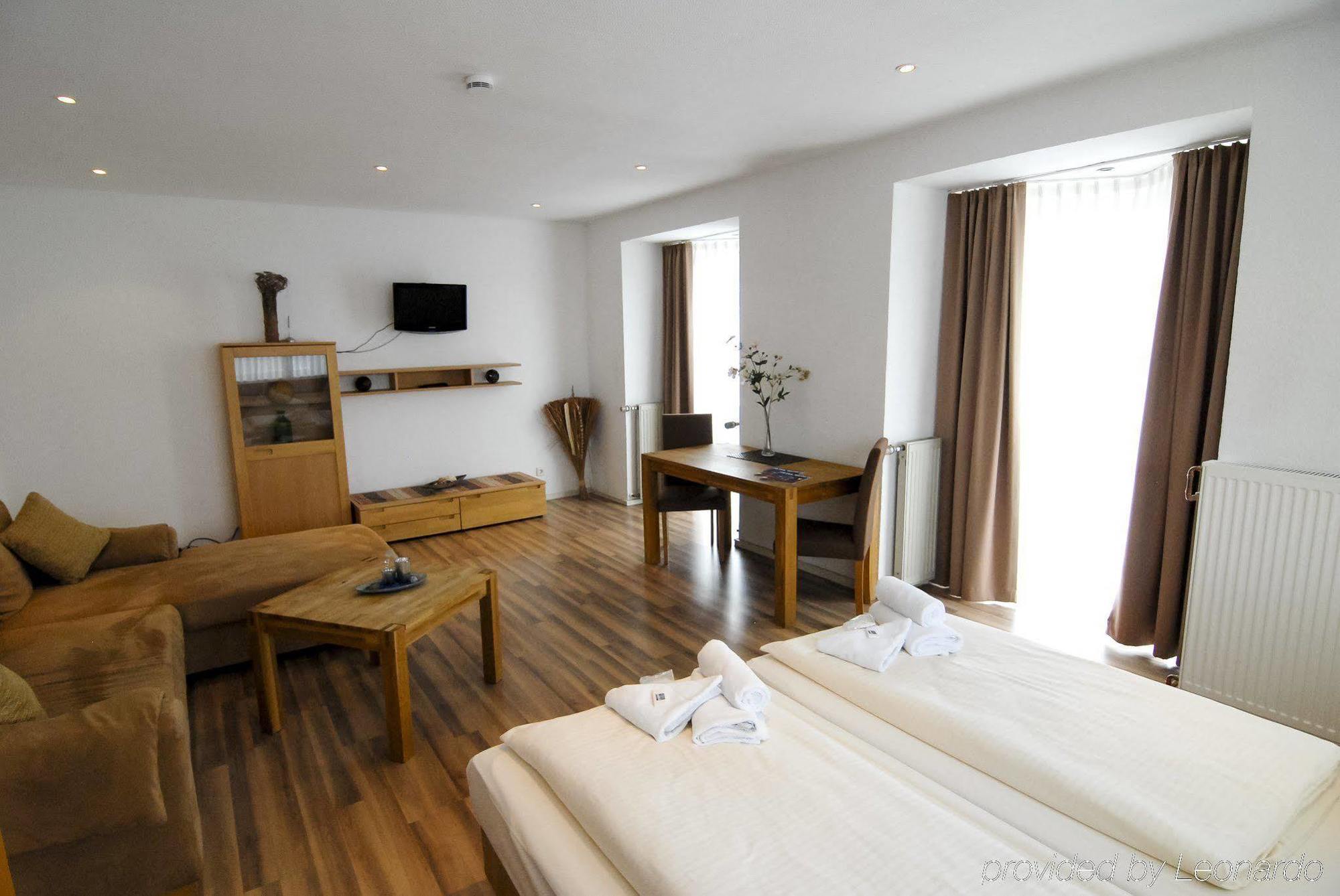 Petul Ernestine Aparthotel