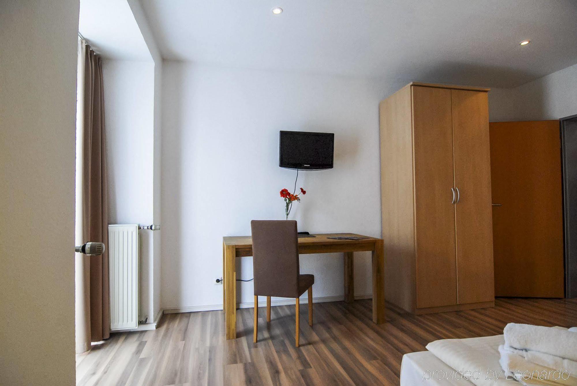 Petul Ernestine Aparthotel 3*
