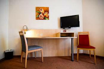 Petul Ernestine Aparthotel